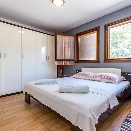 Nice Home In Jezera With Wifi 외부 사진